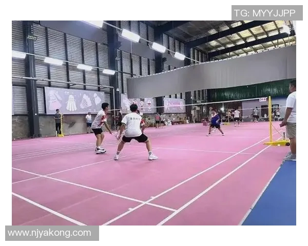 羽毛球热潮下的成都羽毛球队配合问题引发热议与思考